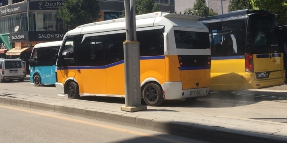 Van’da yolcu minibüsünden çıkan duman korkulu anların yaşanmasına neden oldu