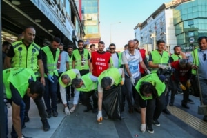 Van’da temizlik seferberliği yoğun katılımla başladı - IMG 20240826 WA0066