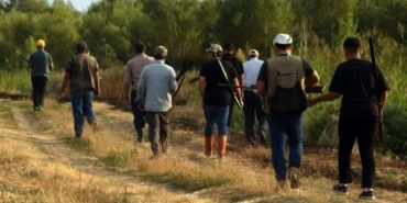 Van’da müdürlük izin verdi Çiftçiler domuz avına çıktı