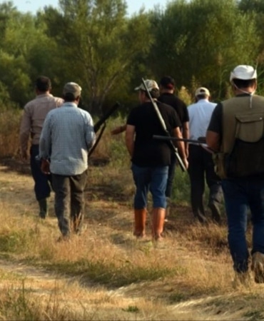 Van’da müdürlük izin verdi Çiftçiler domuz avına çıktı