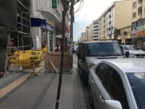 Van’da Maraş Caddesi’nde yayalara geçit yok! - maras 2