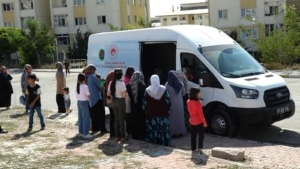 Edremit Belediyesi’nde çevreci uygulama: Atığı getir, temizlik ürününü götür - sifir atik 2