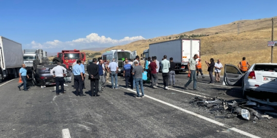 Van’da trafik kazası: 2 ölü 4 yaralı