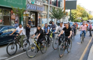 Van Belediye Eşbaşkanlar yaşanabilir bir kent için pedal çevirdi - IMG 20240916 WA0018