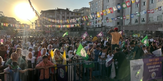 Video-Van’da miting kortej yürüyüşü ile başladı