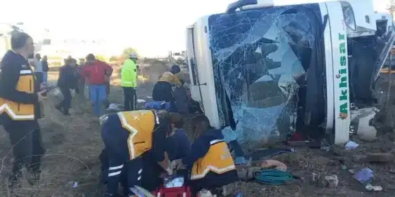 Yolcu otobüsü kaza yaptı: 4 kişi öldü, çok sayıda yaralı var