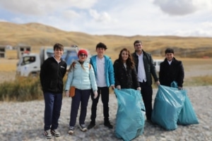 Tuşba Belediyesi Denizcilik Öğrencileri İle Birlikte Sahili Temizledi - IMG 20241022 WA0036