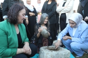 Van’da geleneksel ürünlerin tanıtıldığı Şamiram Kadın Yaşam Merkezi açıldı - Kadin merkezi