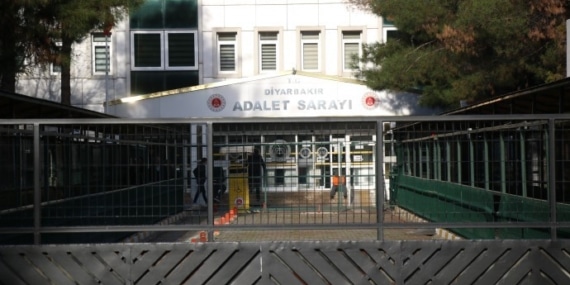 Gazeteciler adliyeye sevk edildi