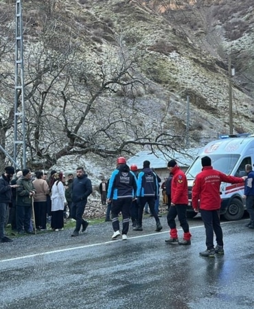 Hakkari’de kayalıklardan düşen genç yaşamını yitirdi