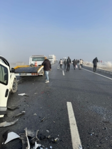 Van’da  iki zincirleme trafik kazası: Anayol yaralılarla doldu - Van kaza2